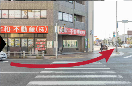 貴和不動産前の交差点を左折し姪浜大通りへ（赤矢印）
